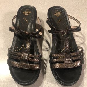abeo sz 10 Slip-on Sandal w/Brown Straps, Black Built In Orthotics, 2 inch heel